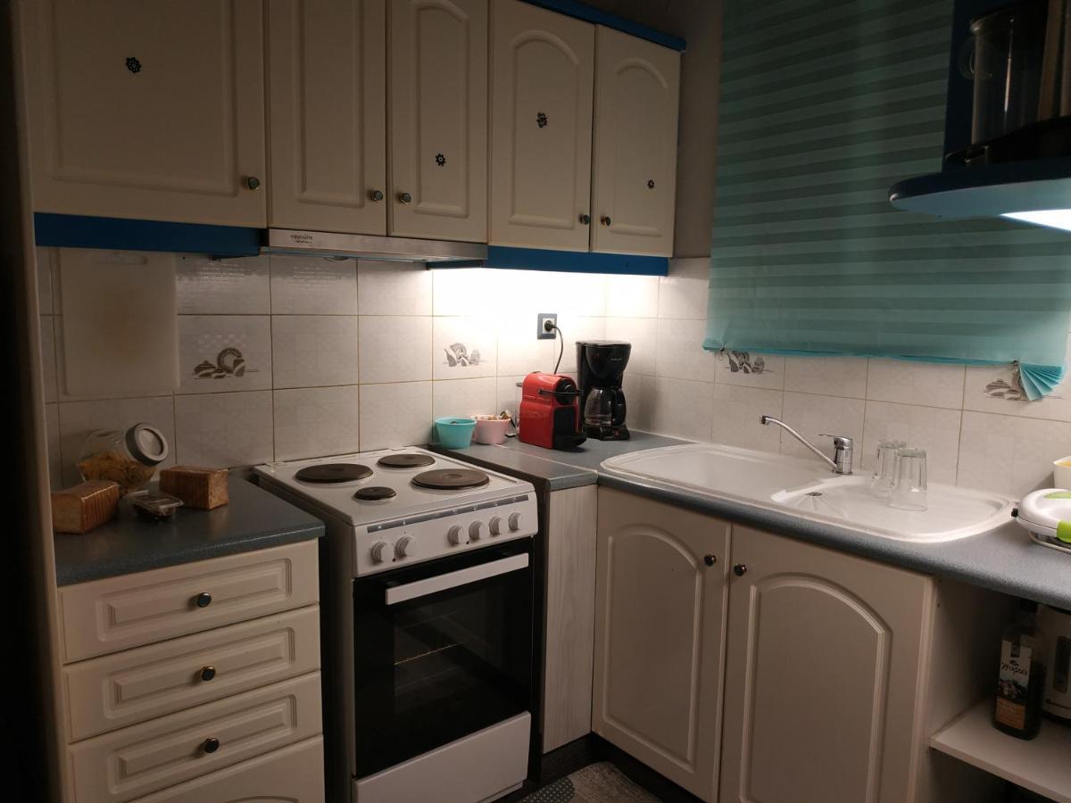 Cozy Apartment Near Metro Station Agia Marina Афины Экстерьер фото